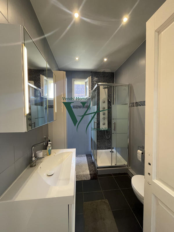 Maison traditionnelle - 147 m² - 9 pièces