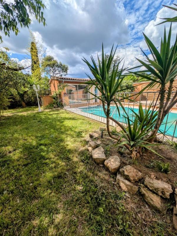 Maison - 240 m² - 6 pièces