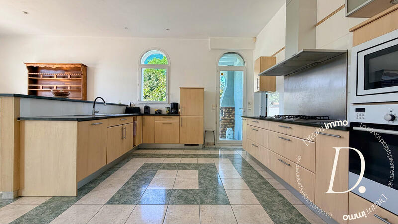 Maison - 174 m² - 5 pièces