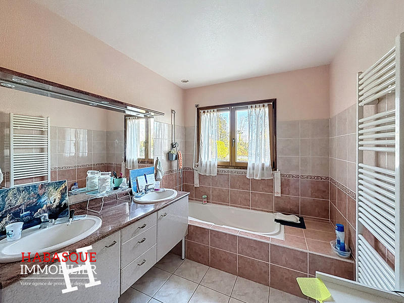 Maison - 132 m² - 9 pièces