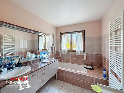 Maison - 132 m² - 9 pièces