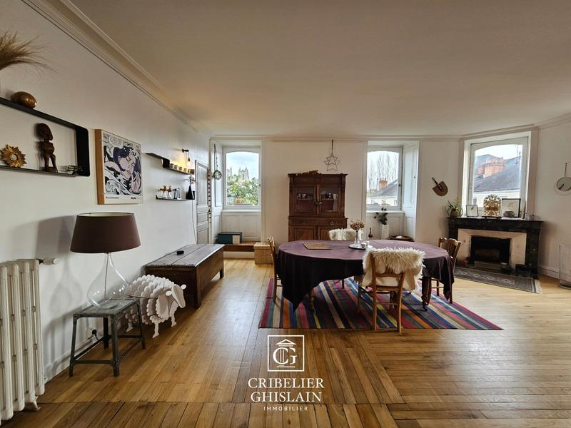 Appartement bourgeois - 190 m² - 7 pièces