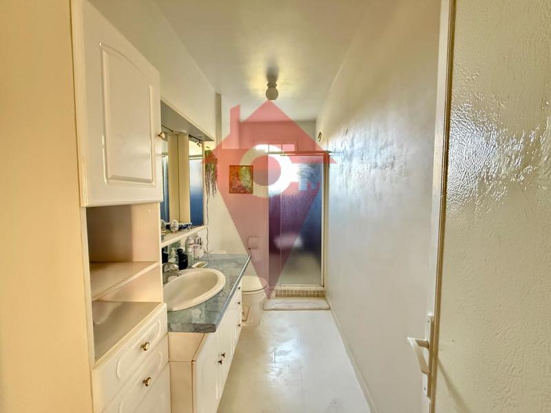 Maison - 240 m² - 9 pièces