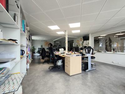 Local d'activités - 700 m²