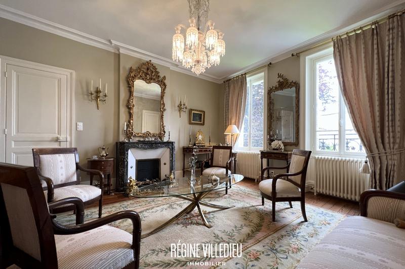 Maison - 372 m² - 11 pièces