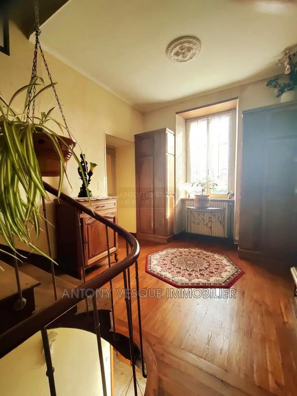 Maison - 250 m² - 10 pièces