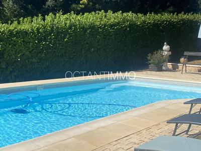 Maison - 94 m² - 4 pièces