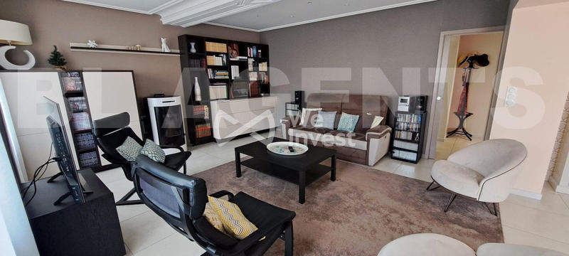 Maison - 234 m² - 8 pièces