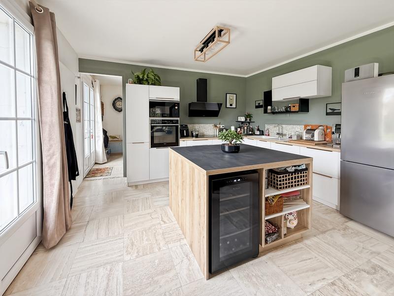 Maison - 215 m² - 8 pièces