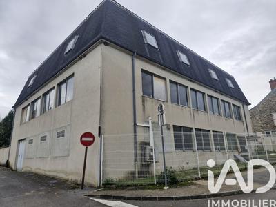 Maison - 1 100 m² - 10 pièces