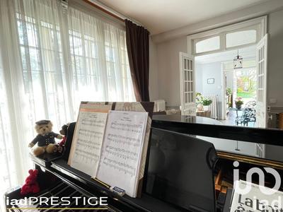 Maison - 300 m² - 12 pièces