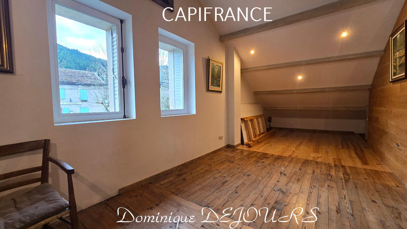Maison - 224 m² - 7 pièces