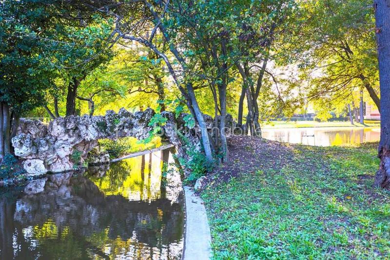 Immeuble - 1 089 m² - 32 pièces