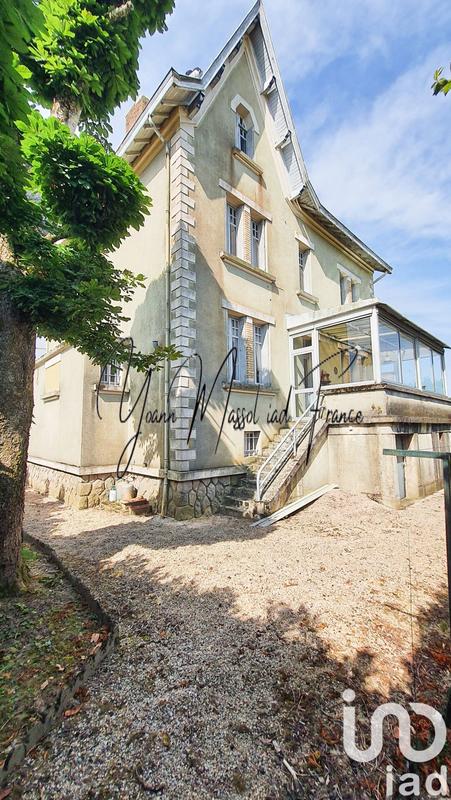 Maison - 233 m² - 9 pièces