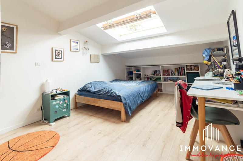 Maison traditionnelle - 240 m² - 6 pièces