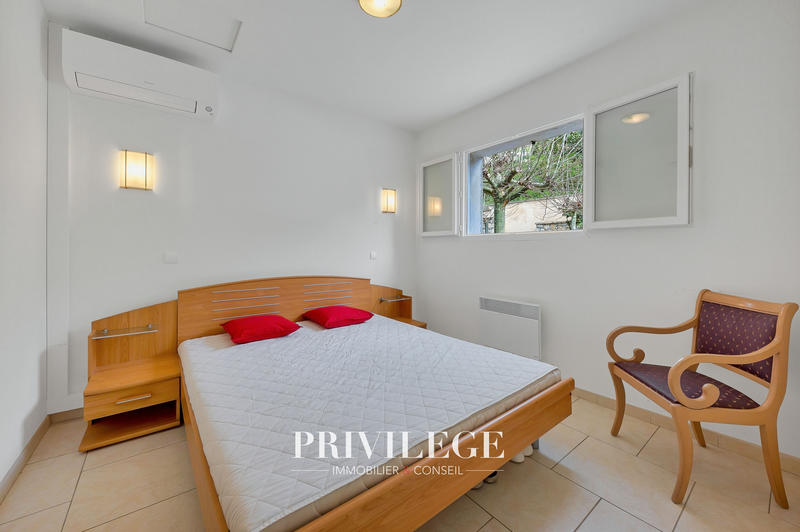 Villa - 240 m² - 8 pièces