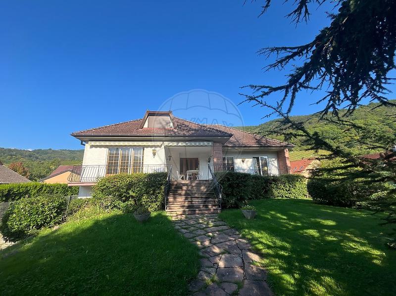 Maison - 213 m² - 8 pièces