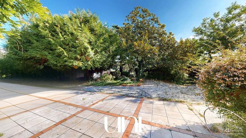 Maison - 280 m² - 11 pièces