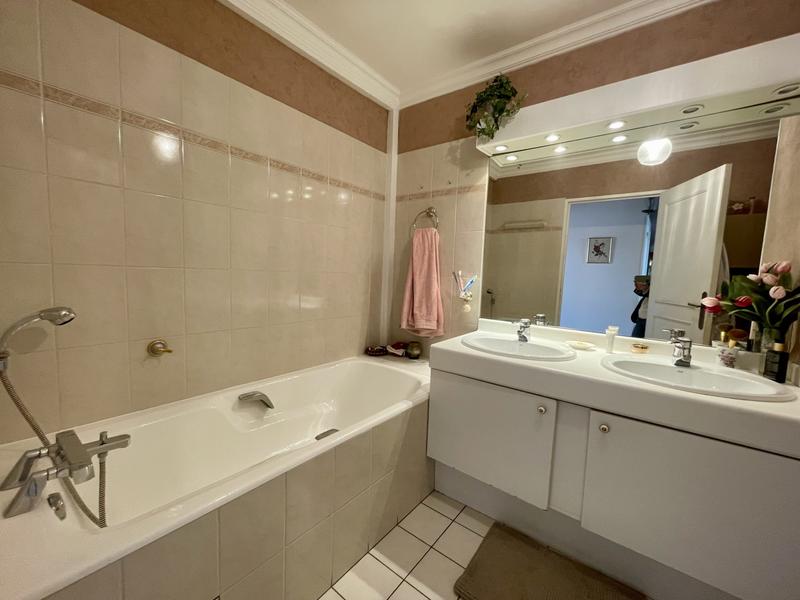 Appartement - 100 m² - 5 pièces