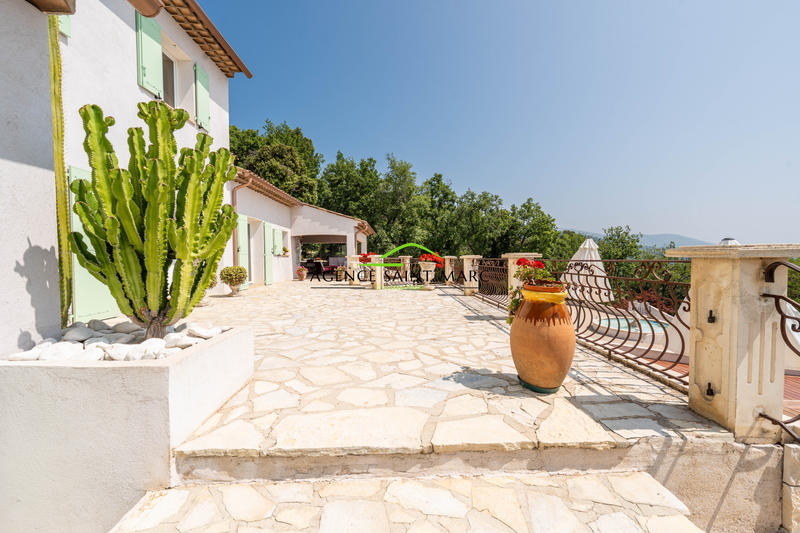 Villa - 235 m² - 6 pièces