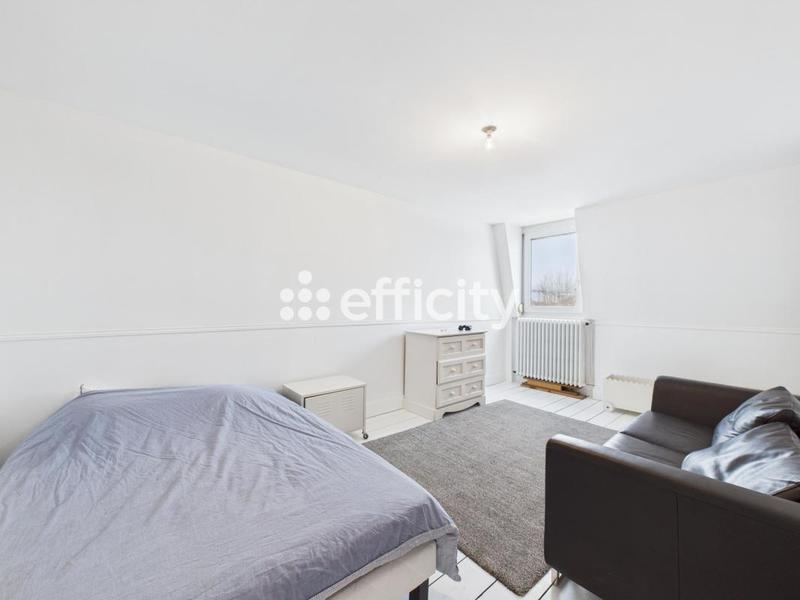 Maison - 240 m² - 9 pièces