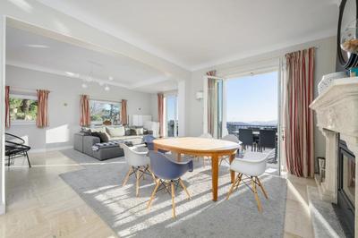 Maison - 205 m² - 6 pièces