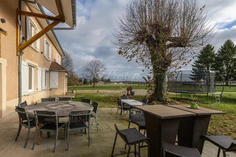 Maison - 222 m² - 7 pièces