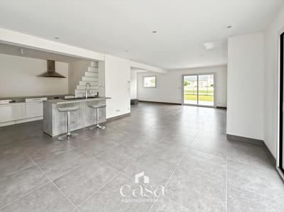 Maison - 204 m² - 7 pièces