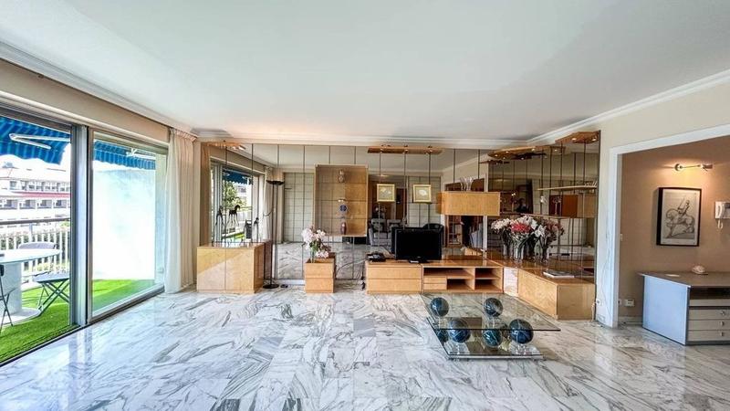 Appartement - 141 m² - 5 pièces