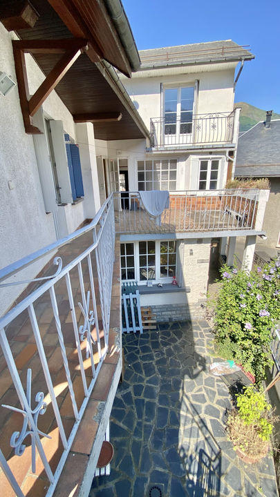 Maison - 208 m² - 11 pièces