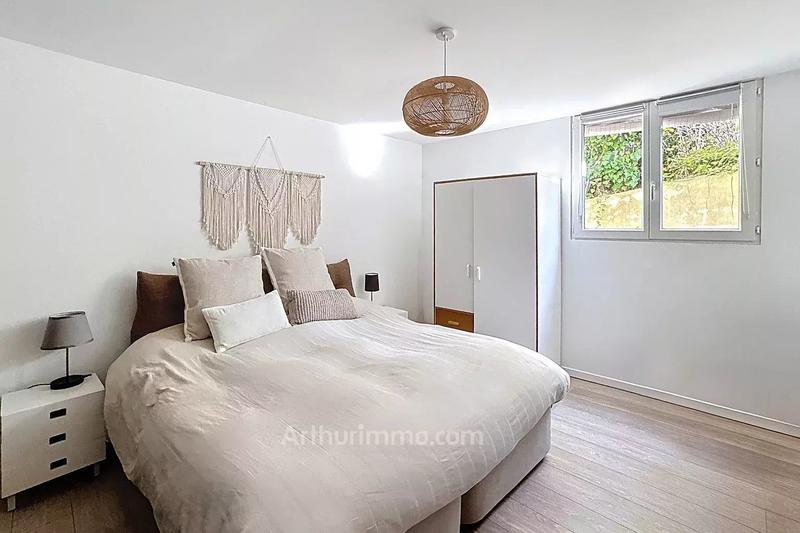 Maison - 201 m² - 8 pièces