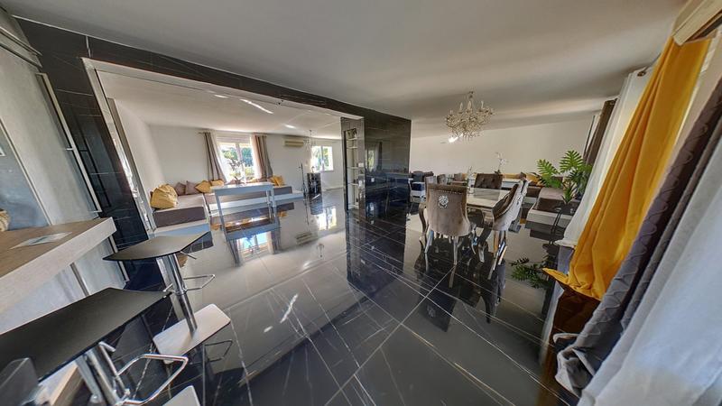 Maison - 254 m² - 7 pièces