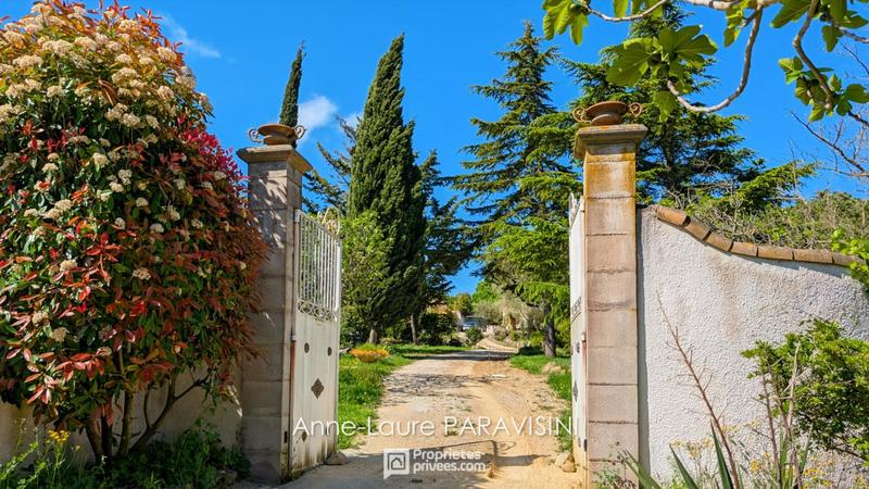 Maison - 270 m² - 10 pièces