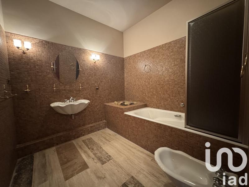 Maison - 390 m² - 8 pièces