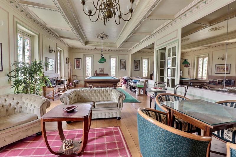 Propriété - 300 m² - 11 pièces