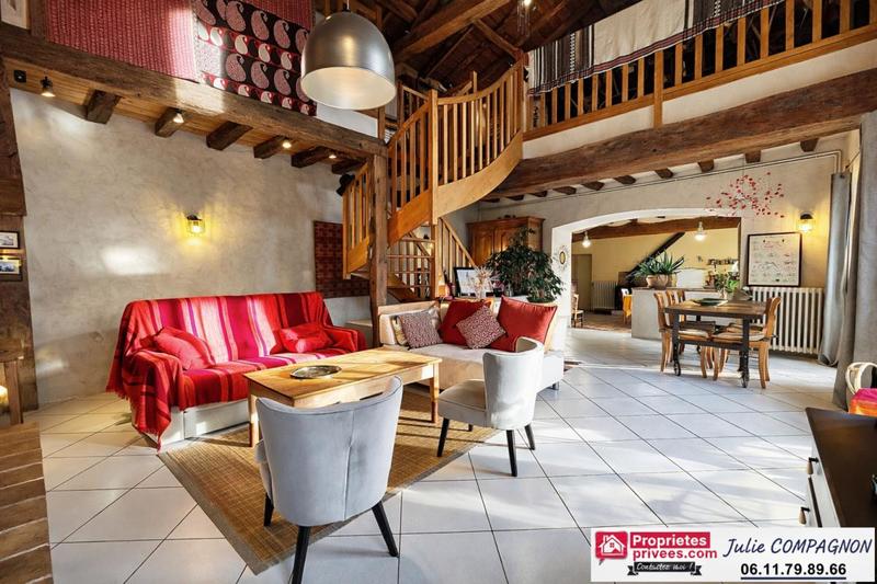 Maison - 243 m² - 7 pièces