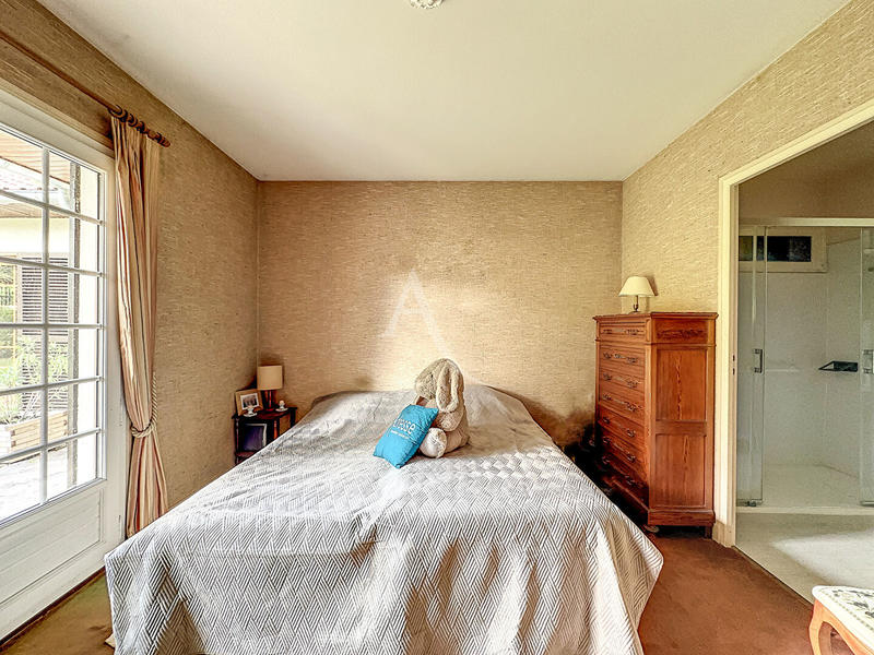 Maison - 212 m² - 8 pièces