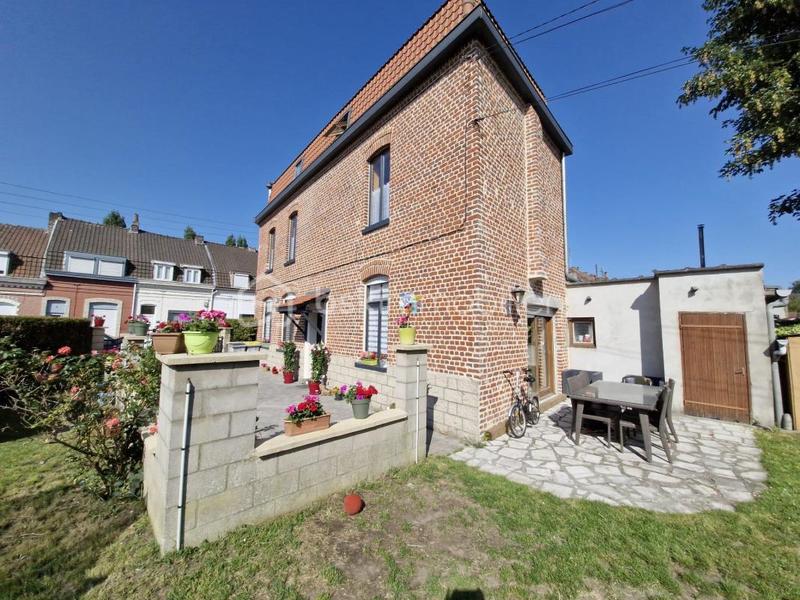 Maison - 185 m² - 9 pièces