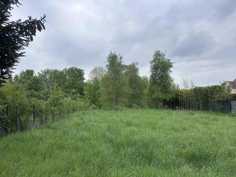 Terrain constructible - 1 069 m²