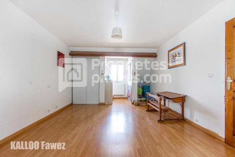 Maison - 222 m² - 8 pièces
