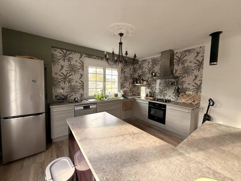 Maison - 181 m² - 8 pièces