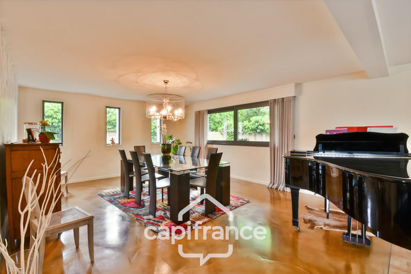 Maison - 428 m² - 11 pièces