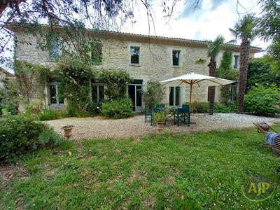 Maison - 407 m² - 9 pièces