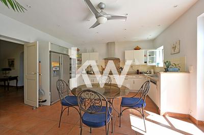 Maison - 285 m² - 8 pièces