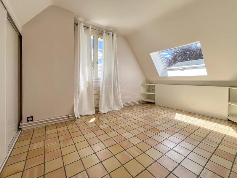 Maison - 180 m² - 8 pièces