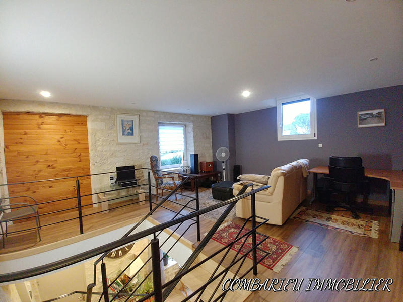 Maison - 240 m² - 7 pièces