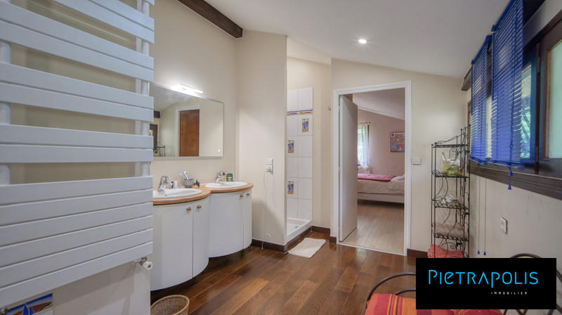 Villa - 256 m² - 6 pièces