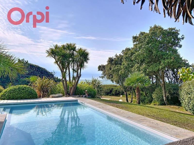 Maison - 210 m² - 6 pièces