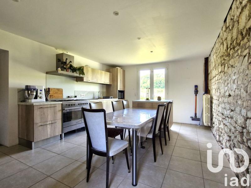 Maison - 275 m² - 11 pièces