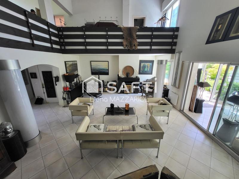 Maison - 181 m² - 6 pièces